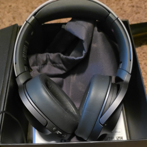 Sony Over-Ear Headphones - Black - Picture 4 of 5